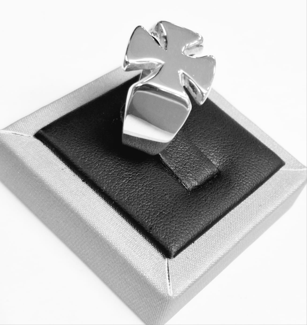 ANILLO CRUZ EN PLATA LEY 925