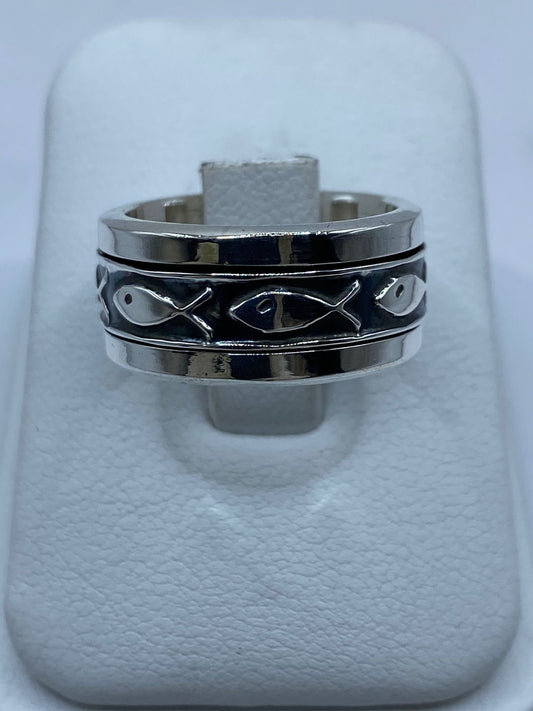 Anillo Giratorio de Plata .925 con Diseño de Peces, vista frontal
