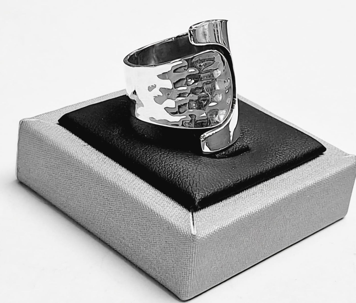 ANILLO EN PLATA LEY 925