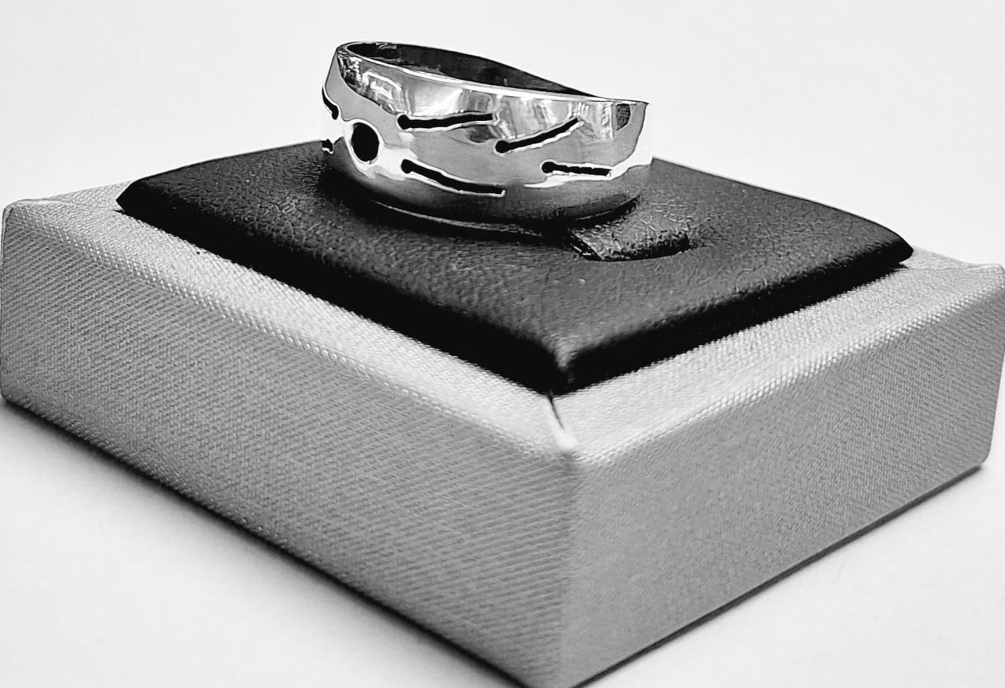 ANILLO EN PLATA LEY 925