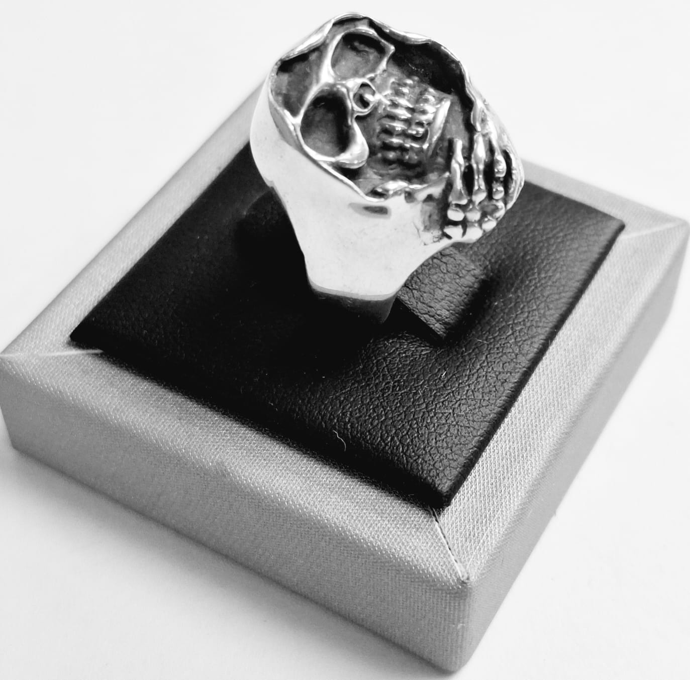ANILLO CALAVERA CON CAPA EN PLATA LEY 925