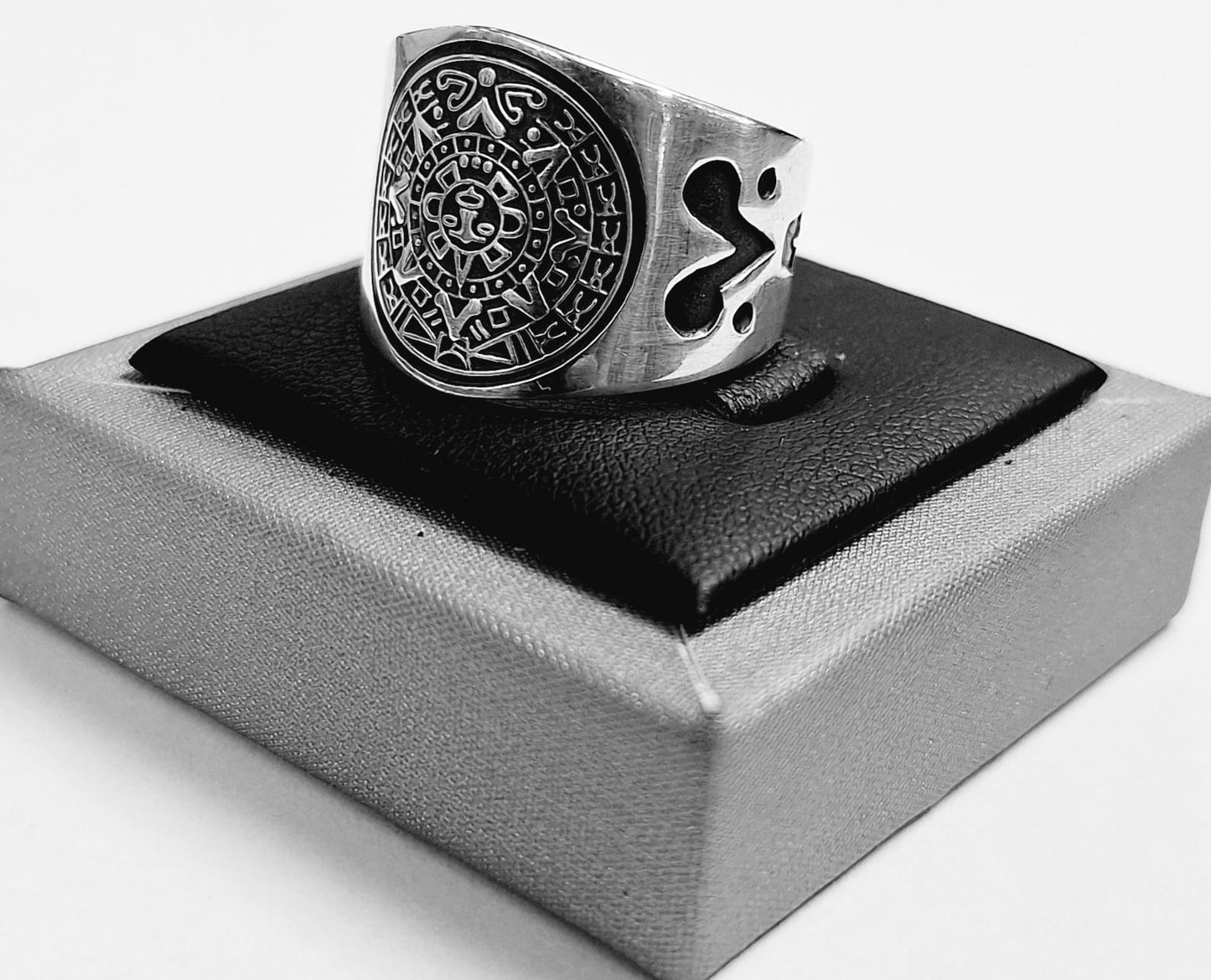 ANILLO CALENDARIO AZTECA EN PLATA LEY 925