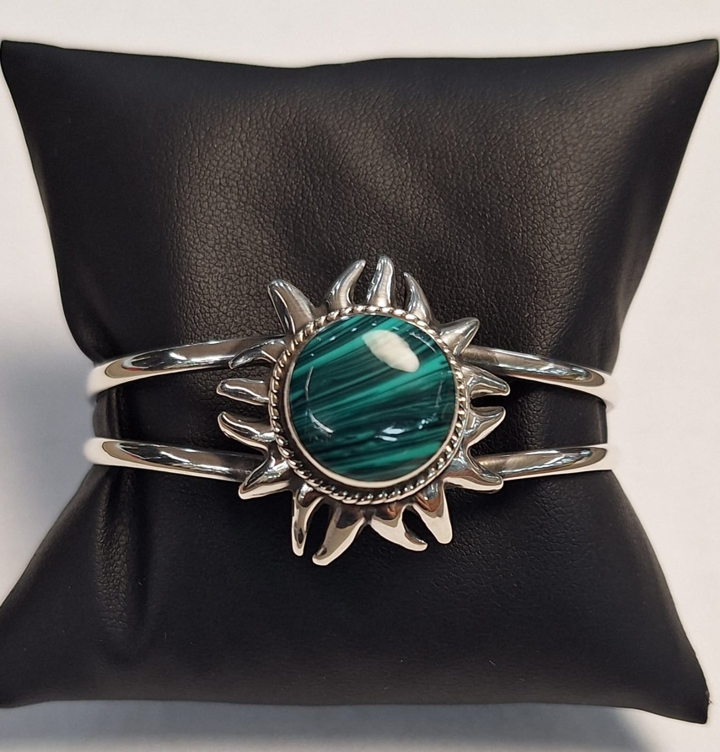 BRAZALETE CON MALAQUITA EN PLATA LEY 925