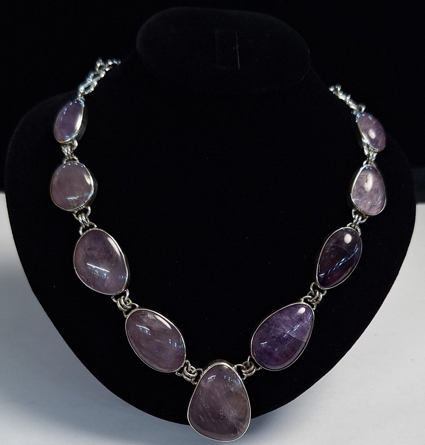 COLLAR CON INCRUSTACION DE AMATISTA EN PLATA LEY 950