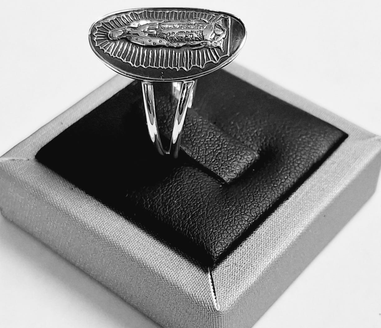 ANILLO VIRGEN DE GUADALUPE EN PLATA LEY 925