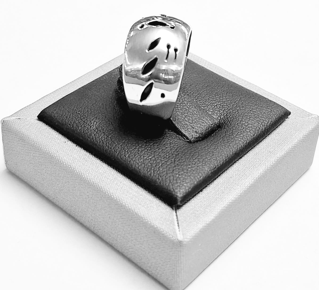 ANILLO EN PLATA LEY 925