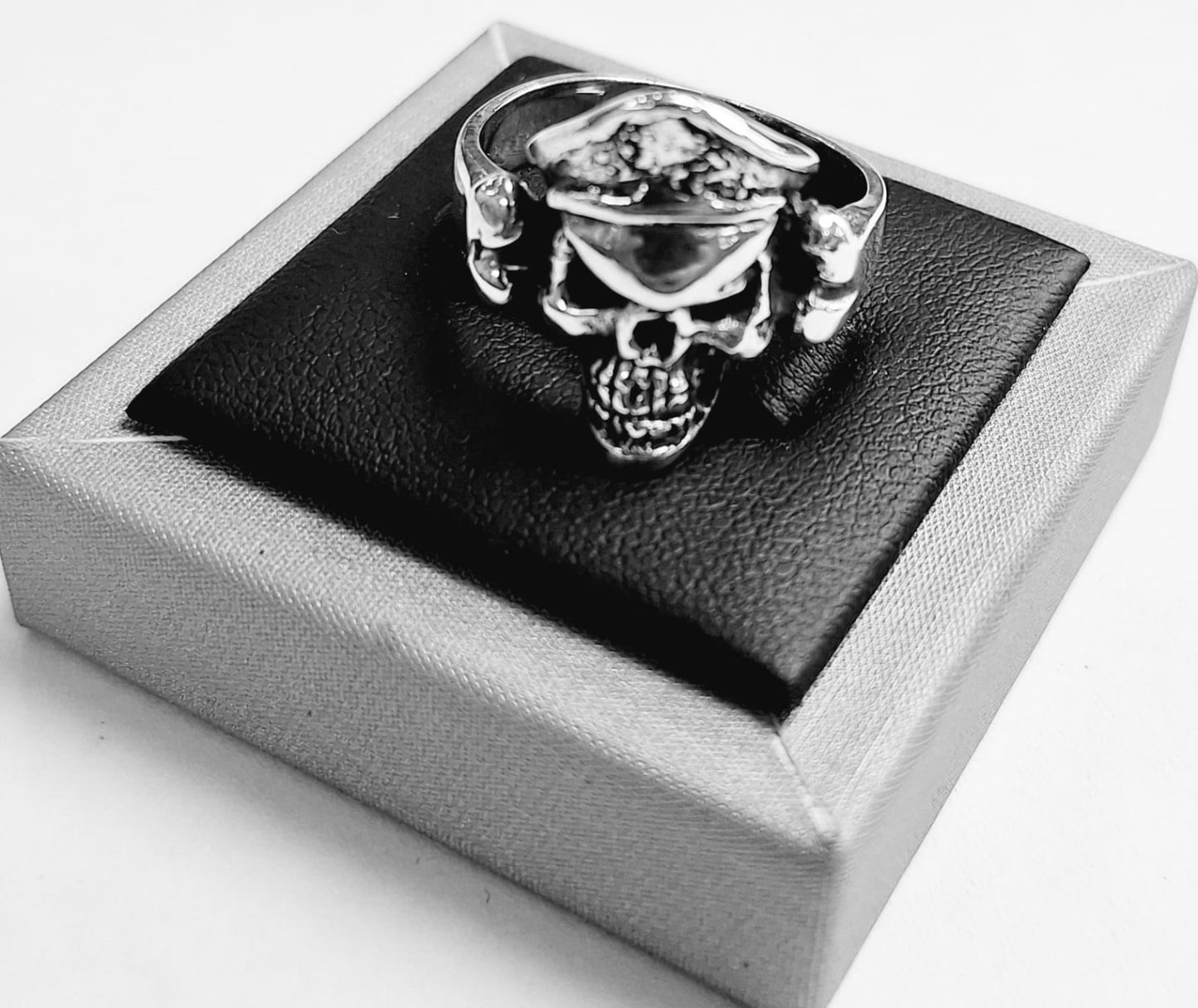 ANILLO CALAVERA EN PLATA 925