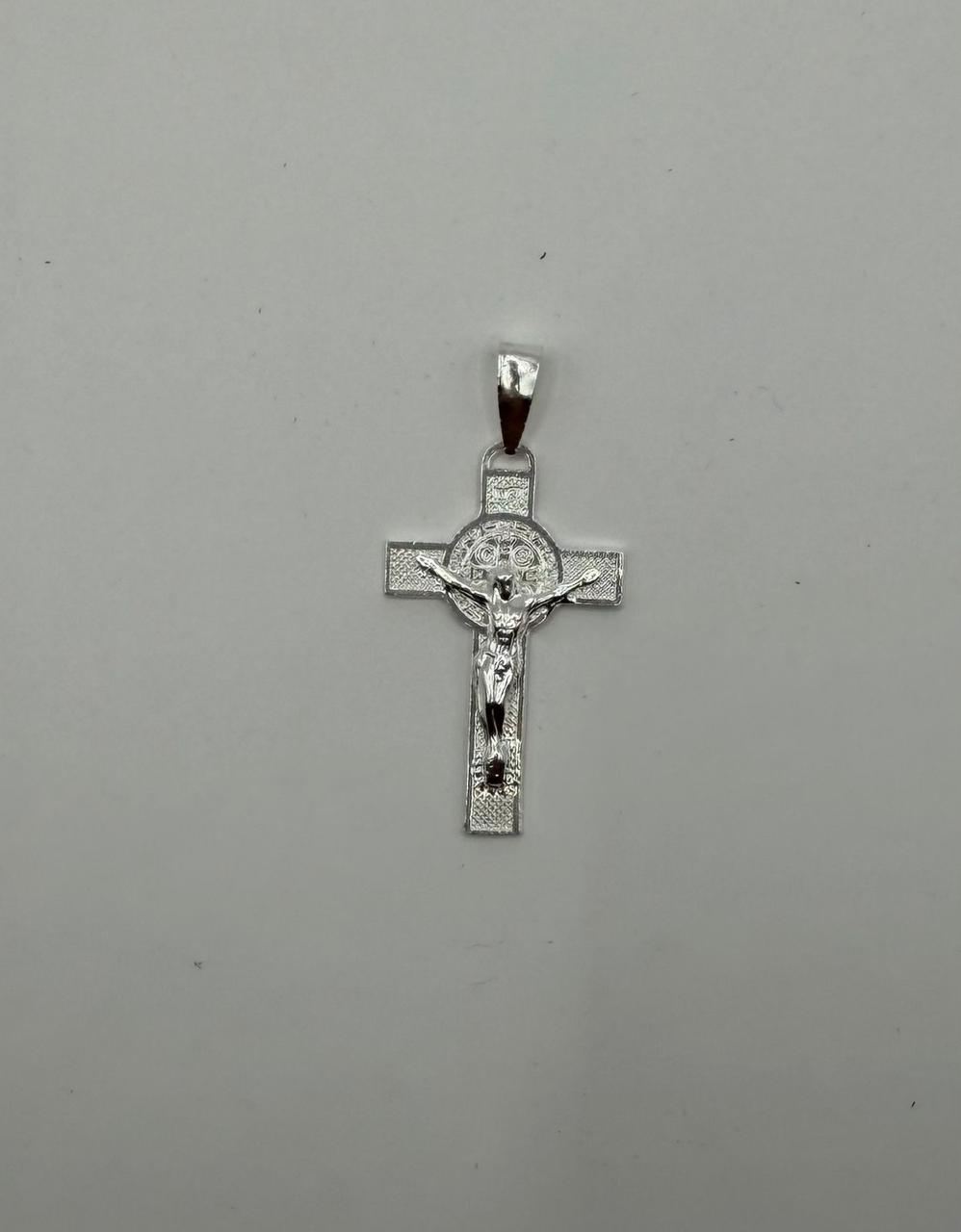 Dije Cruz chica con Cristo