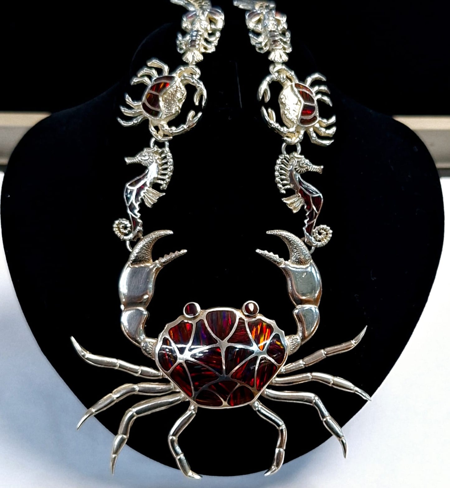 COLLAR CON INCRUSTACIONES DE ÓPALO EN PLATA LEY 950