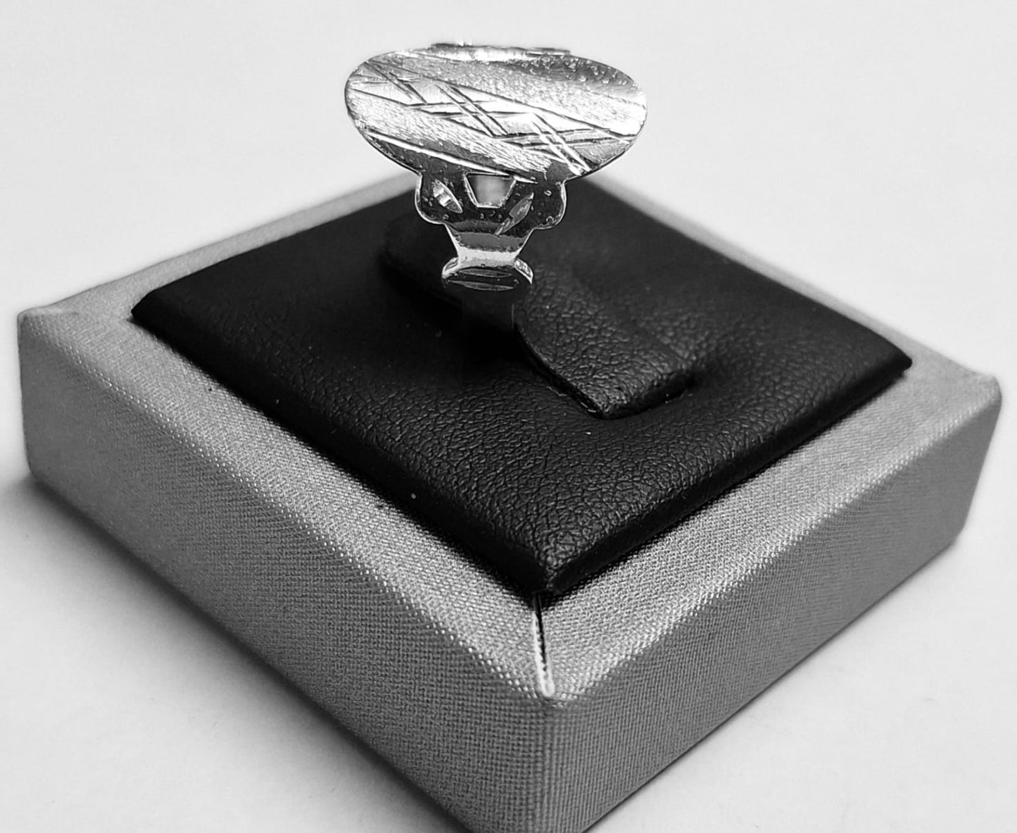 ANILLO DIAMANTADA EN PLATA LEY 925