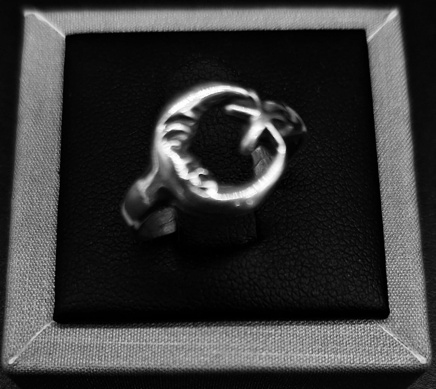 ANILLO LUNA CRECIENTE EN PLATA LEY 925