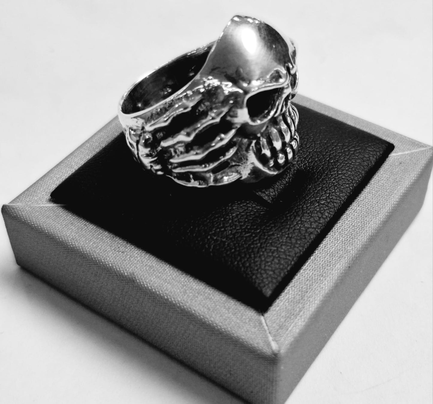 ANILLO CALAVERA EN PLATA LEY 925