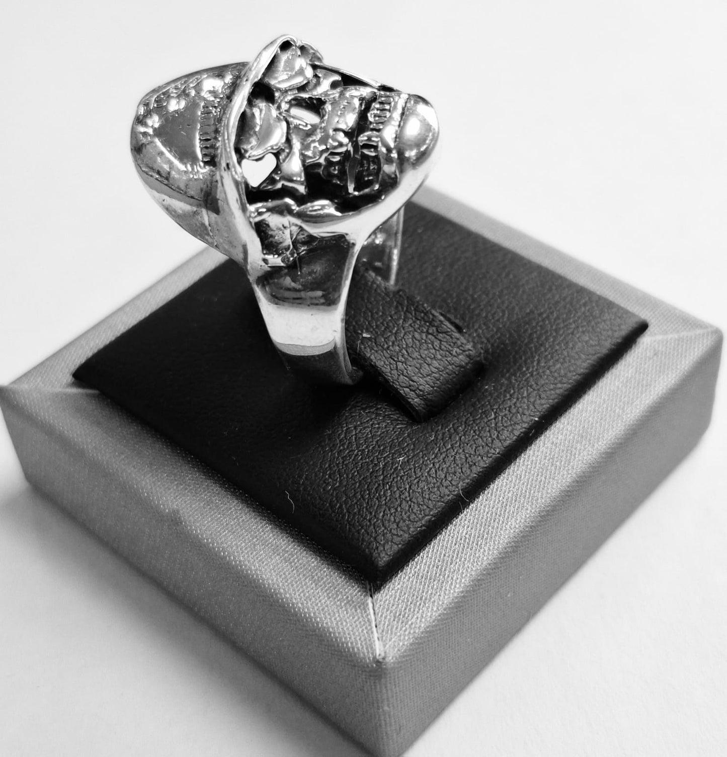 ANILLO CALAVERA EN PLATA LEY 925