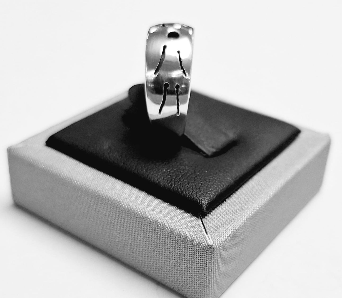 ANILLO EN PLATA LEY 925