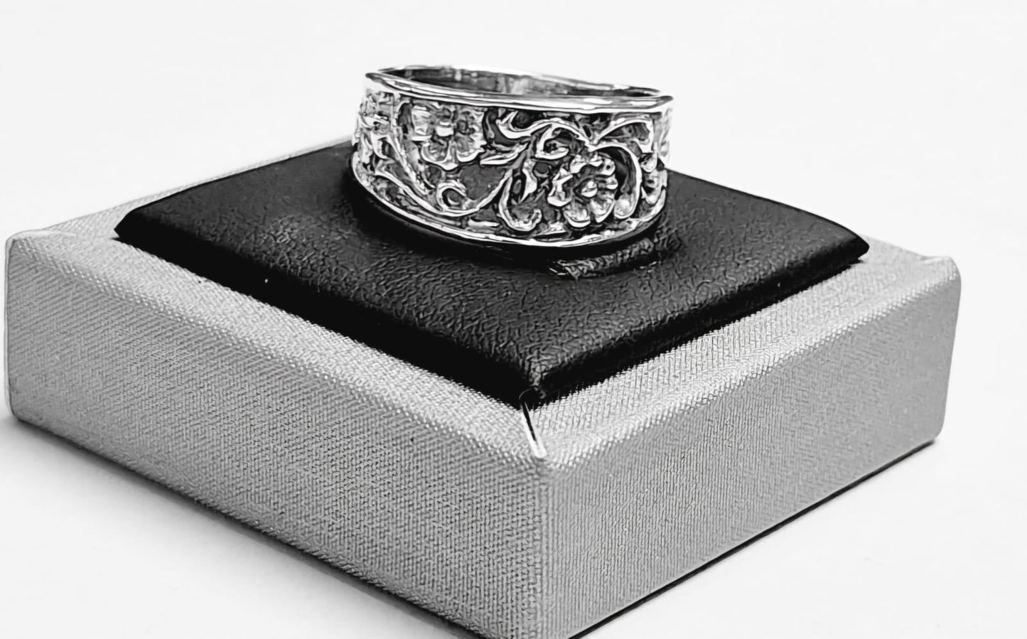 ANILLO DE FLORES EN PLATA LEY 925