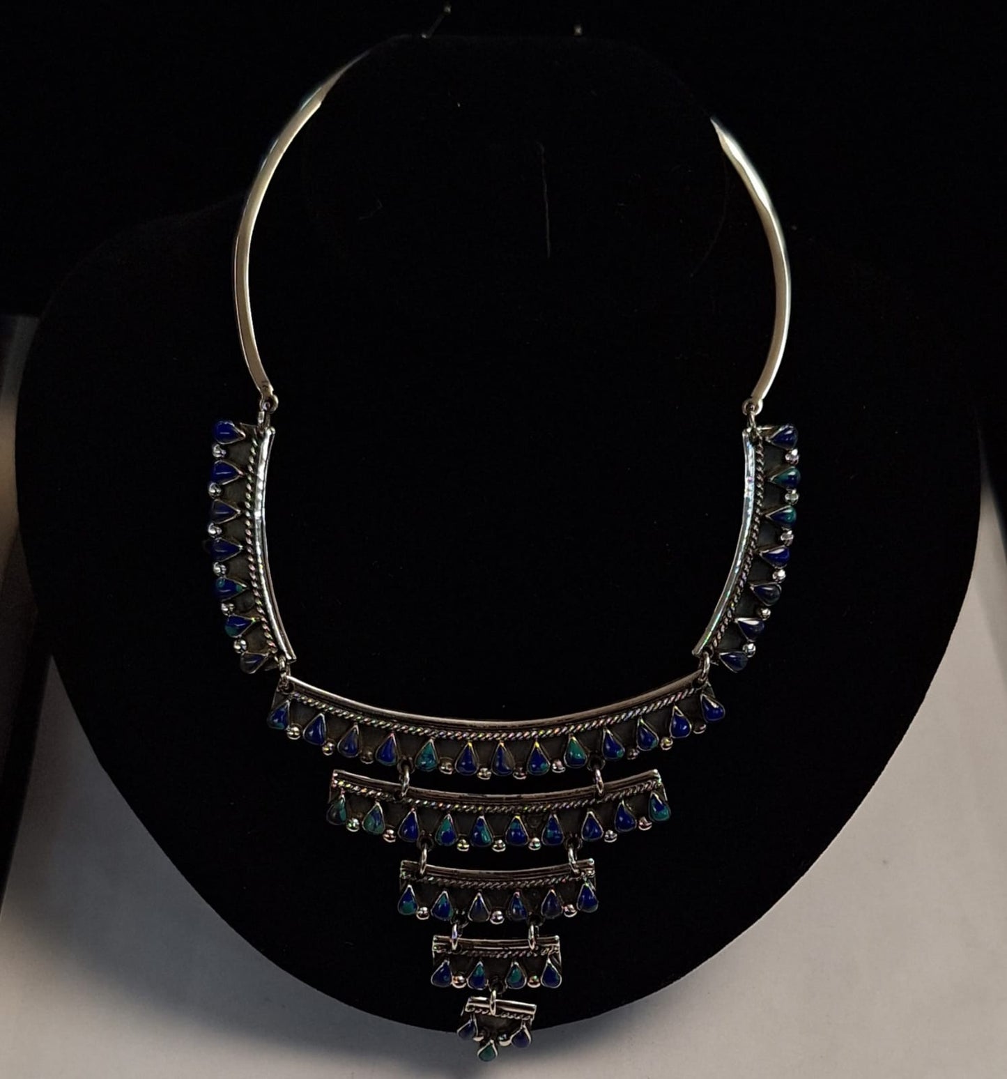 COLLAR CON INCRUSTACIONES DE PIEDRAS EN PLATA LEY 925