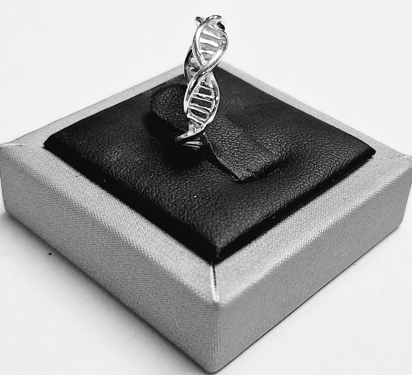 ANILLO EN PLATA LEY 925