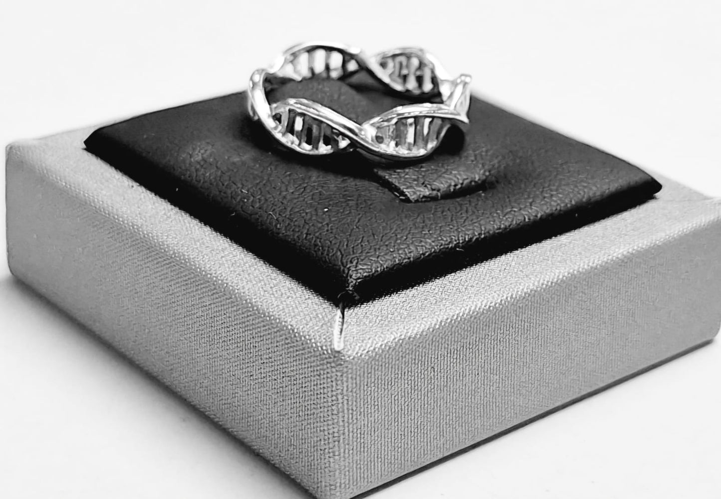 ANILLO EN PLATA LEY 925