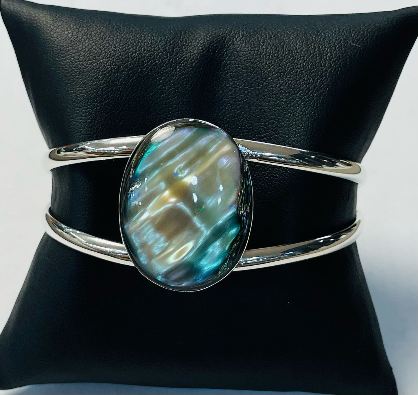 BRAZALETE CON CONCHA DE ABULON EN PLATA LEY 925