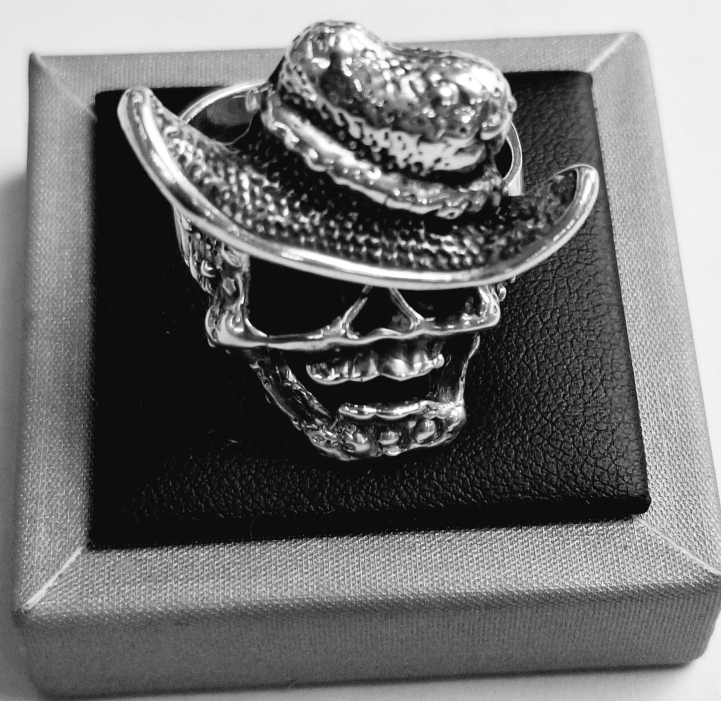 ANILLO CALAVERA VAQUERO EN PLATA LEY 925