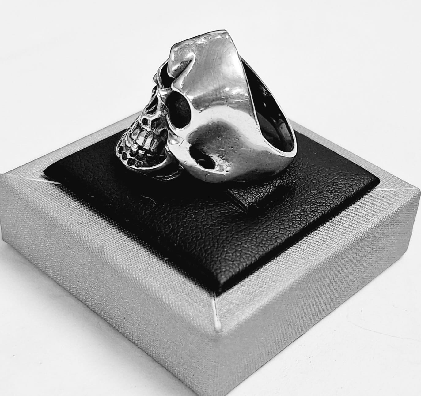 ANILLO CALAVERA EN PLATA LEY 925