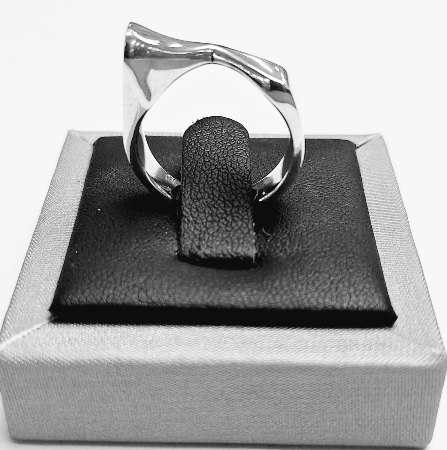 ANILLO EN PLATA LEY 925