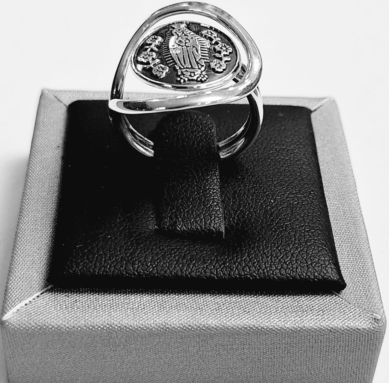 ANILLO VIRGEN EN PLATA  LEY 925