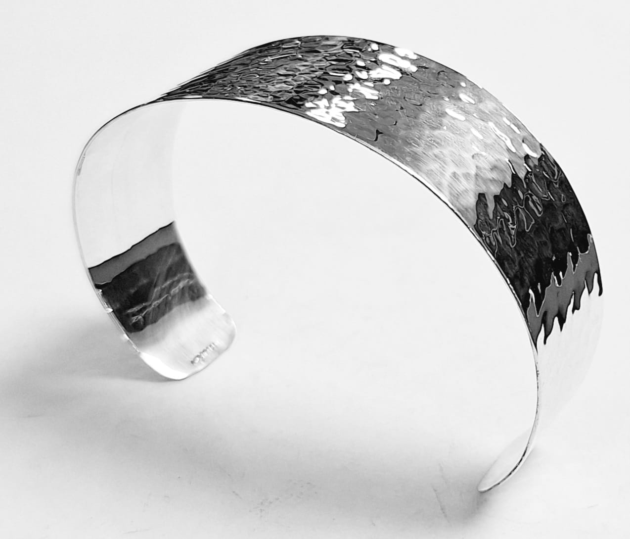 BRAZALETE  MARTILLADO EN PLATA LEY 925