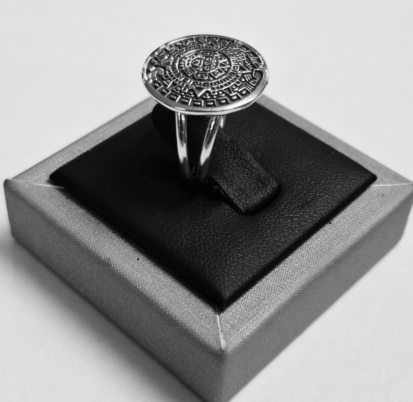 ANILLO CALENDARIO AZTECA EN PLATA LEY  925