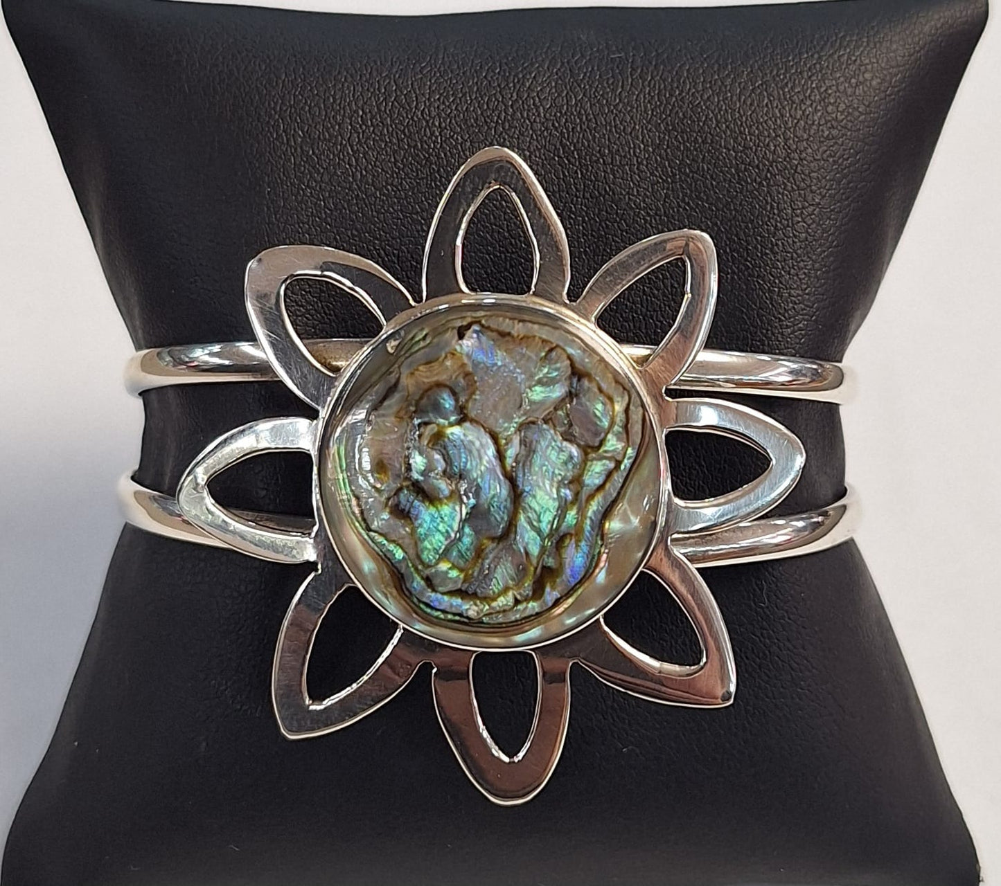 BRAZALETE CON CONCHA DE ABULON EN PLATA LEY 925