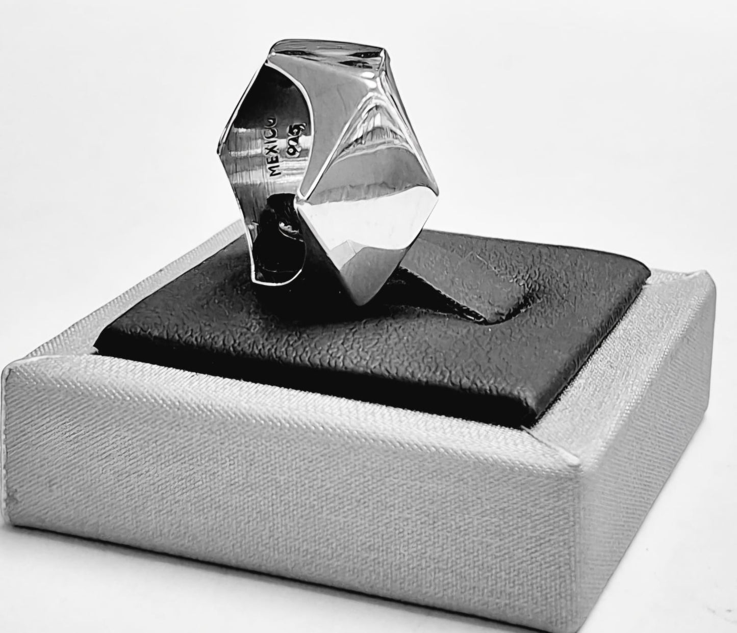 ANILLO EN PLATA LEY 925