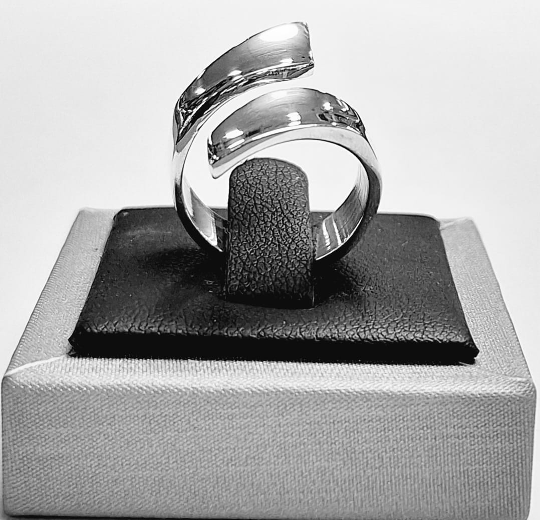 ANILLO EN PLATA LEY 925