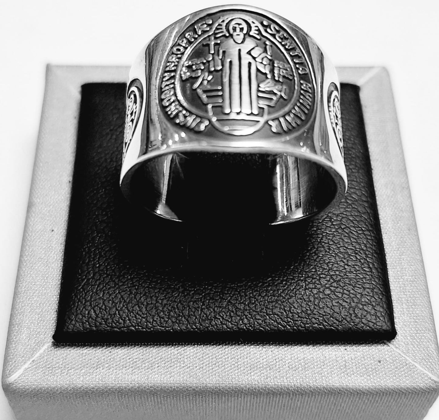 ANILLO SAN BENITO EN PLATA LEY 925