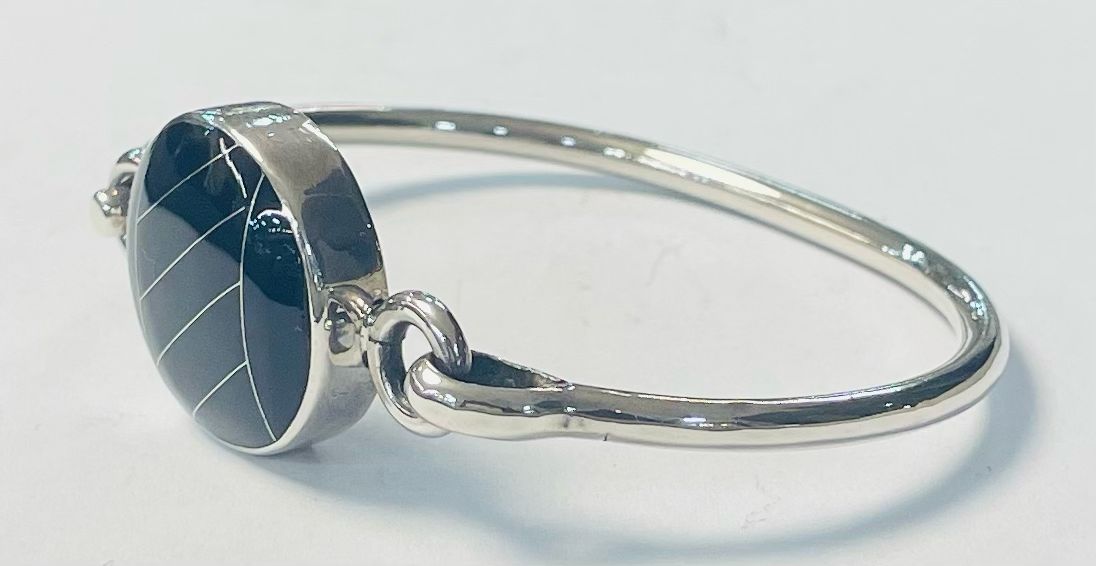 BRAZALETE CON PIEDRA DE OBSIDIANA EN PLATA LEY 925