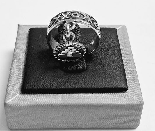 ANILLO CON COLGANTE DE PIRÁMIDE EN PLATA 925