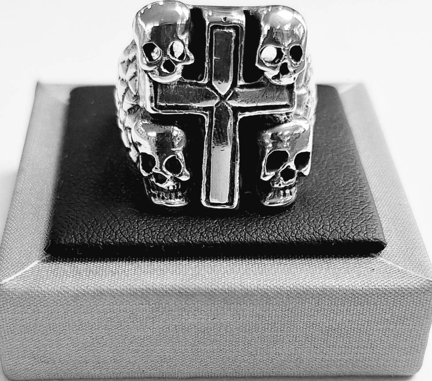 ANILLO CRUZ CON CALAVERA EN PLATA LEY 925
