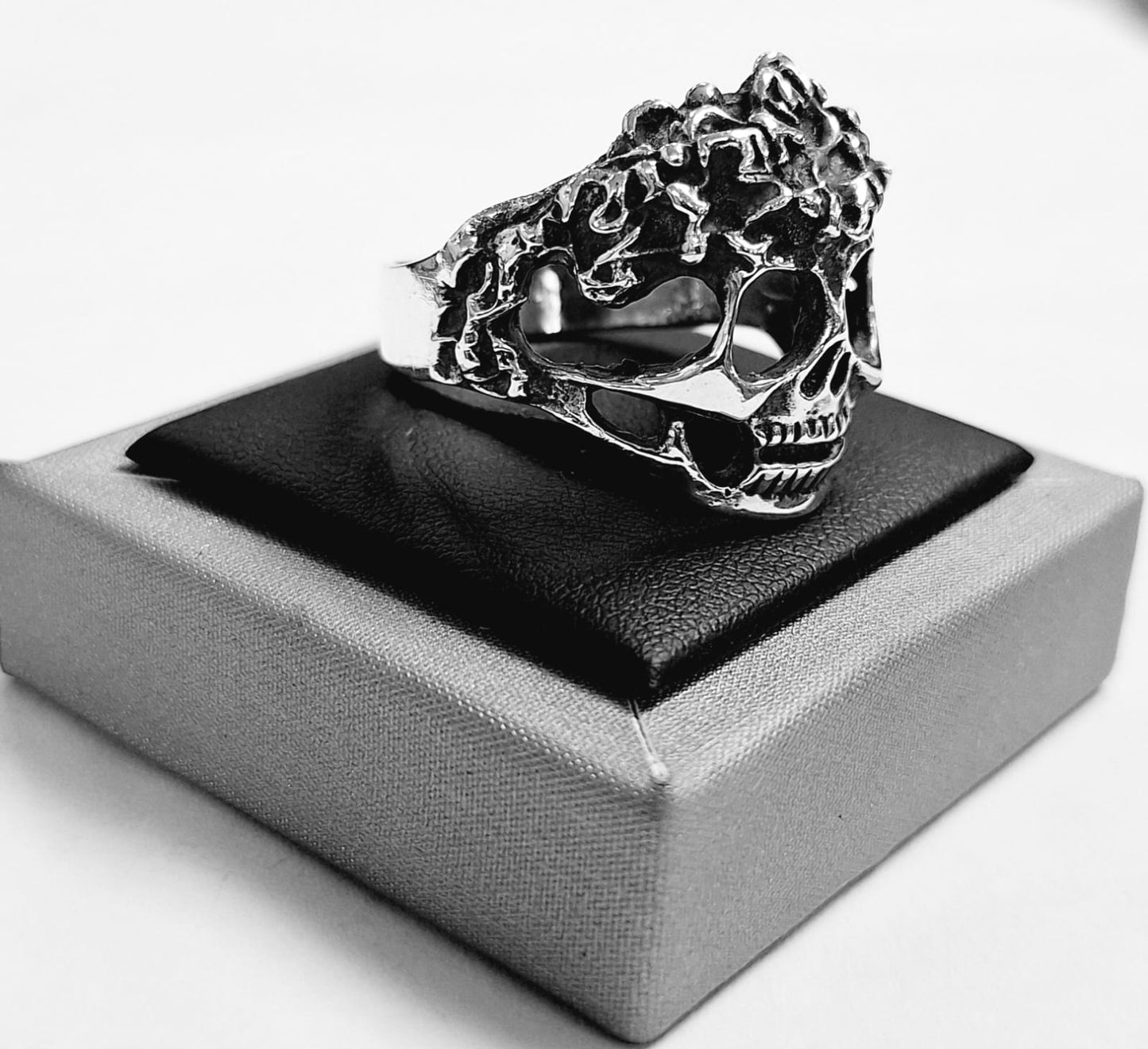 ANILLO CRÁNEO EN PLATA LEY 925