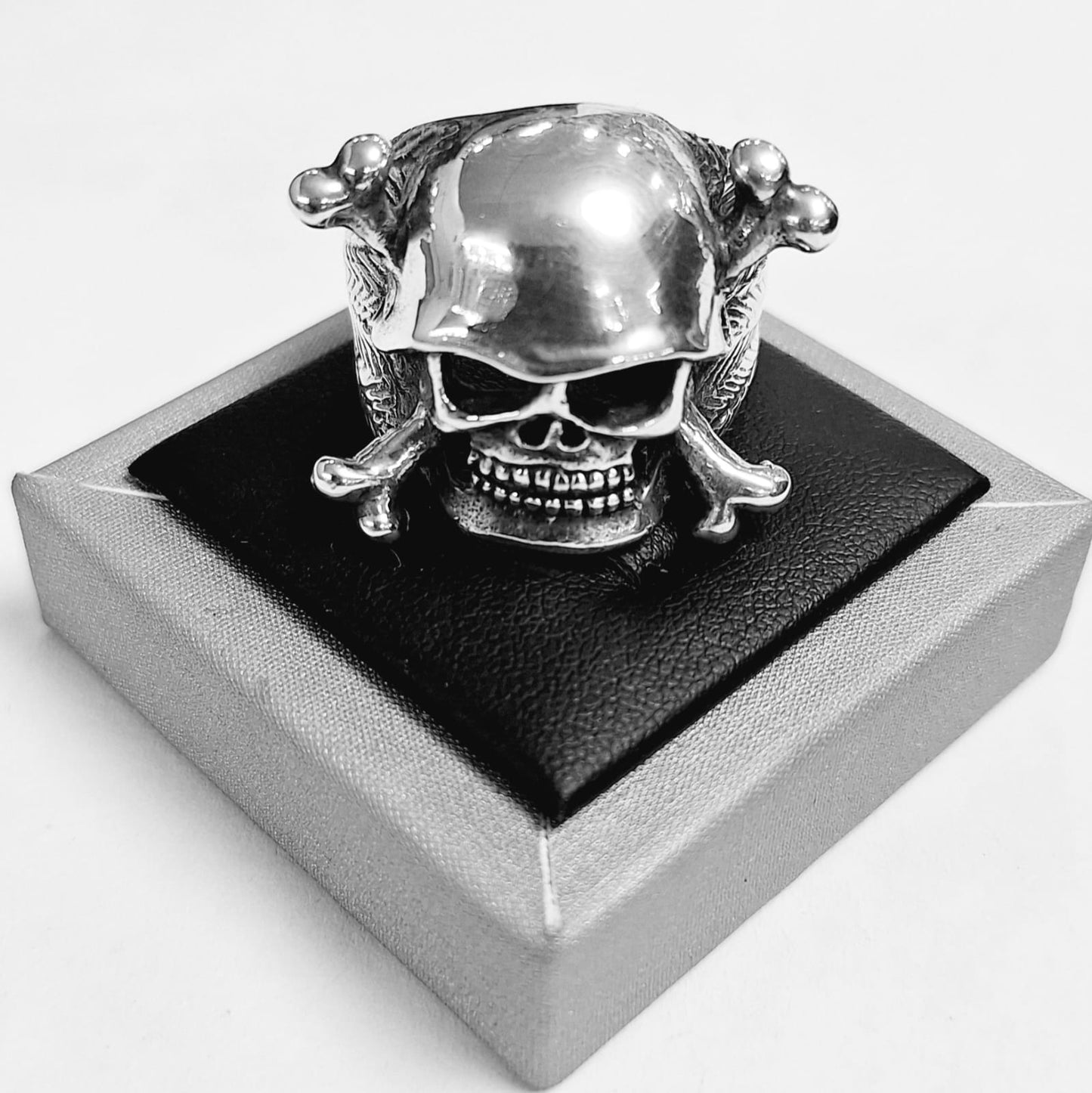ANILLO CALAVERA PIRATA EN PLATA LEY 925