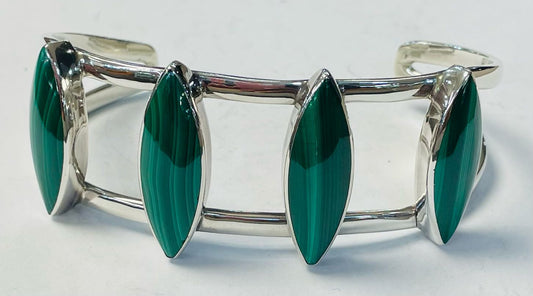 BRAZALETE CON MALAQUITA CON PLATA LEY 925