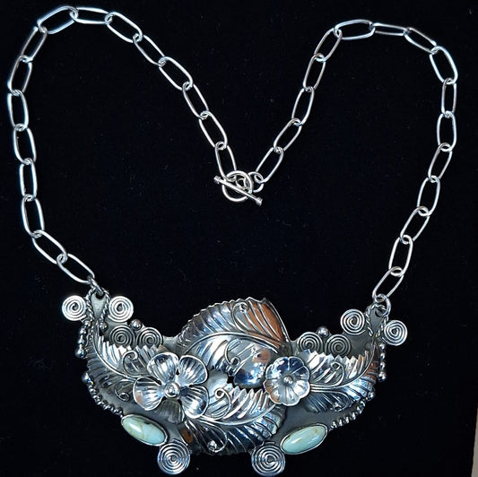 COLLAR TRABAJO NAVAJO CON INCRUSTACIONES DE TURQUESA  EN PLATA LEY 925