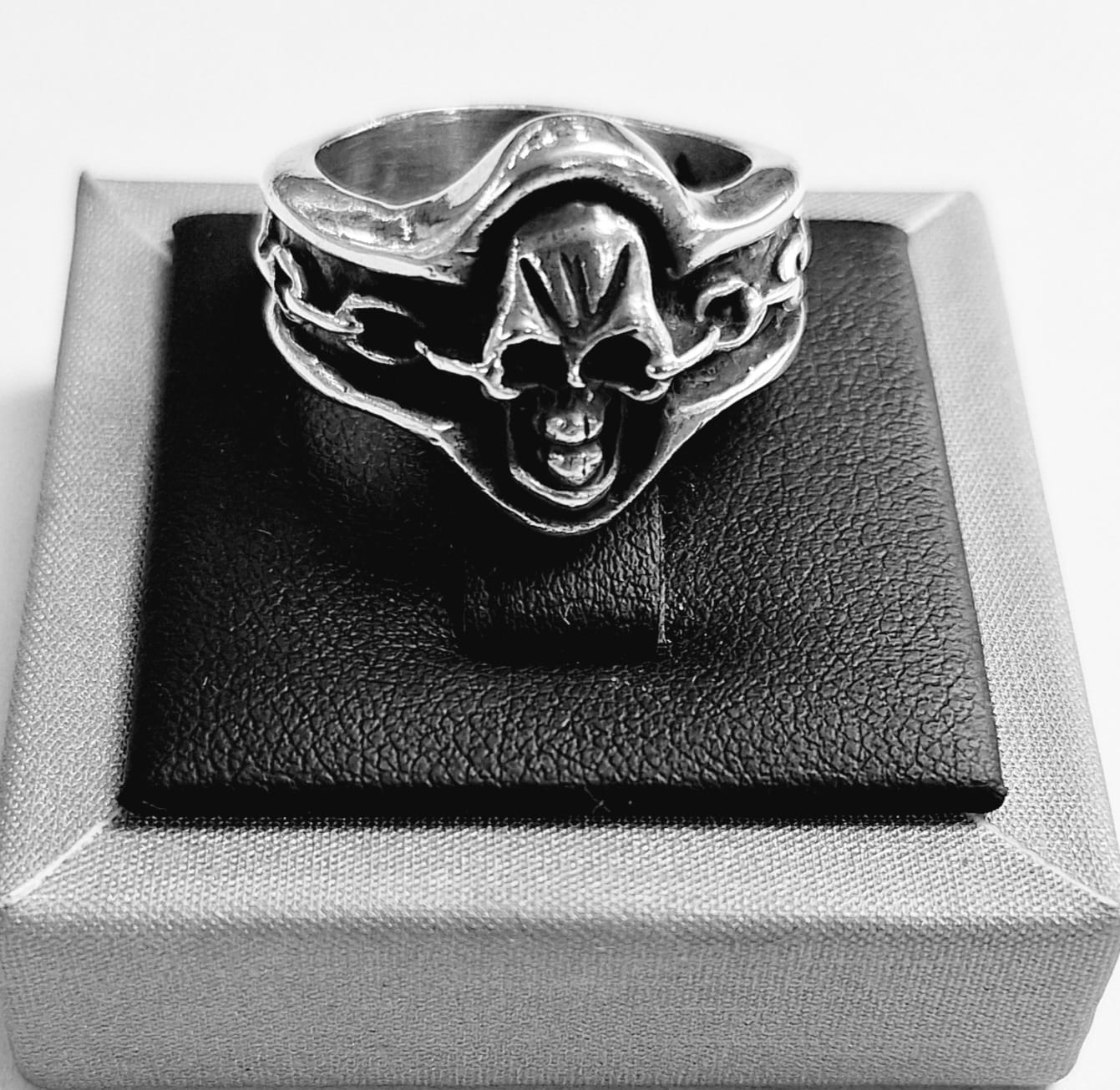 ANILLO CRANEO EN PLATA LEY 925