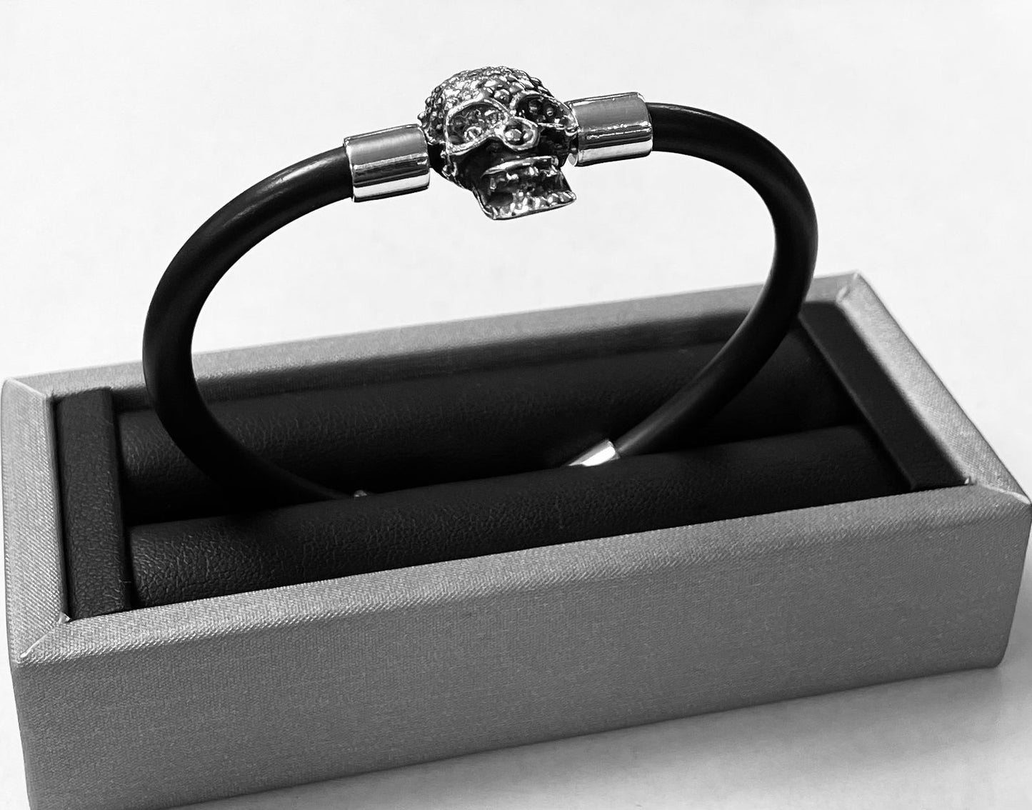 BRAZALETE EN PLATA LEY 925 CON CAUCHO