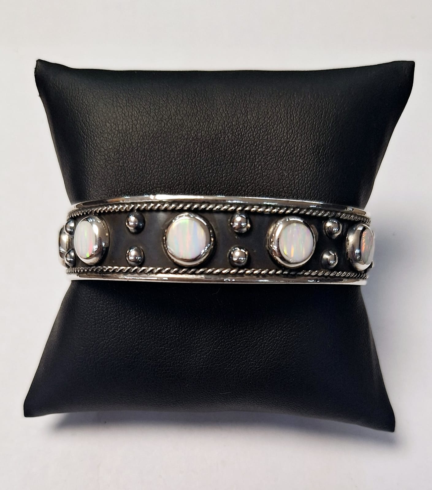 BRAZALETE CON OPALO EN PLATA LEY 925