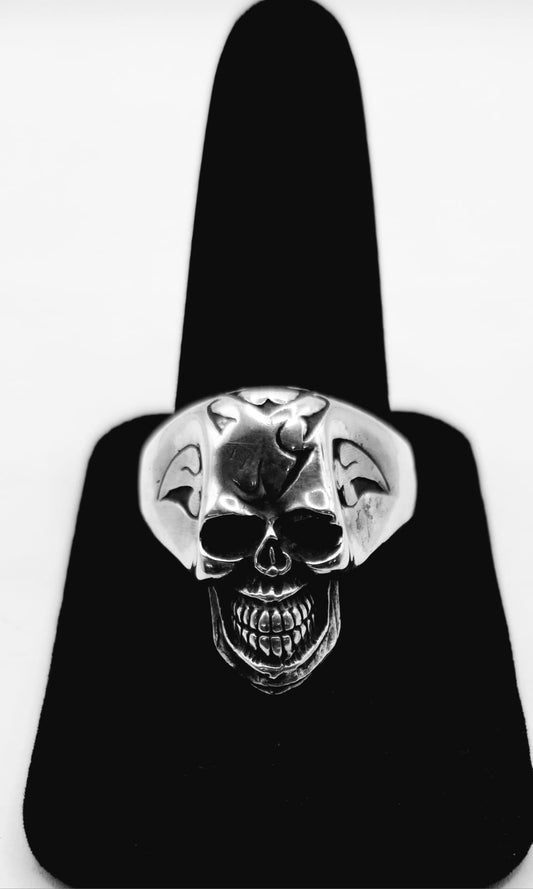 ANILLO  CALAVERA  EN PLATA 925