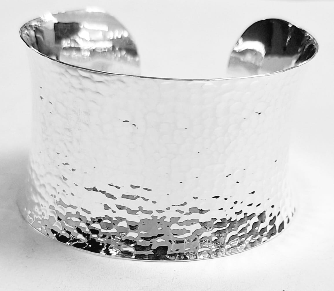 BRAZALETE MARTILLADO EN PLATA LEY 925