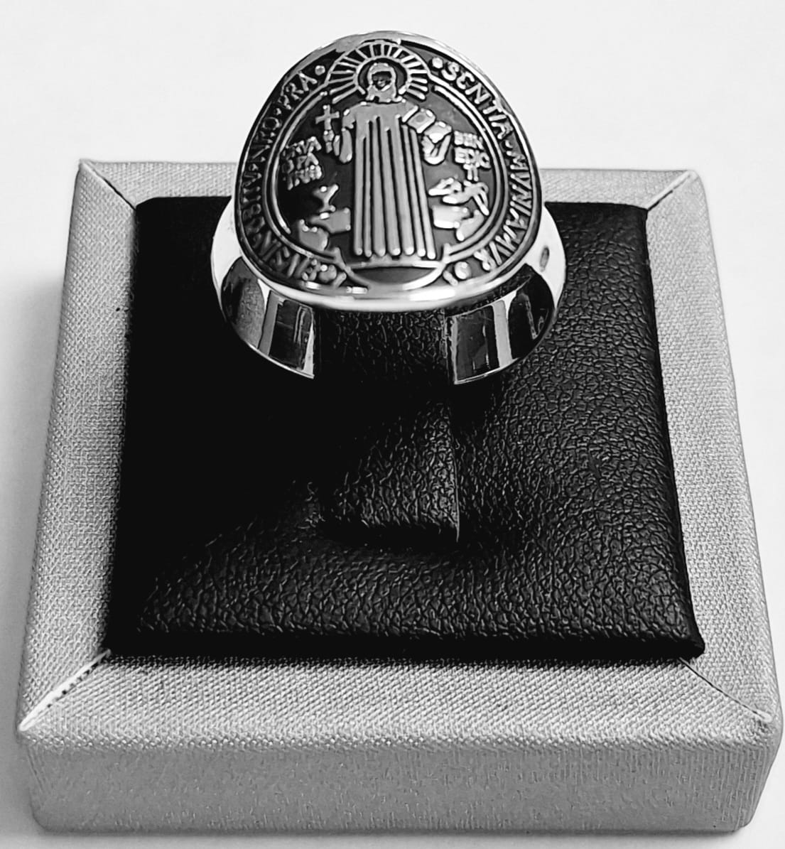ANILLO SAN BENITO EN PLATA LEY 925