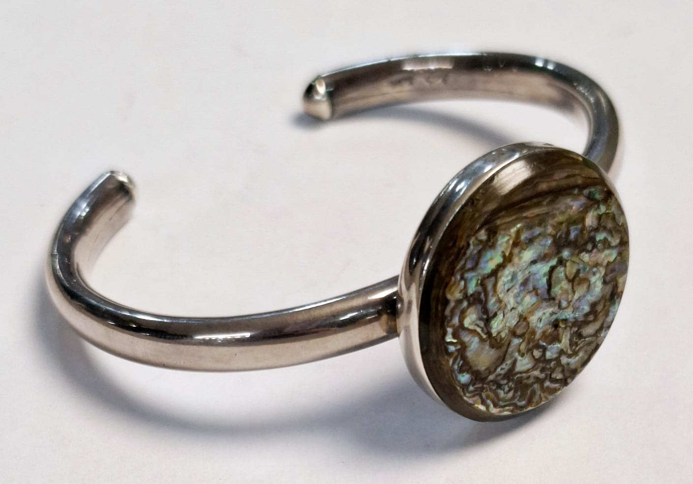 BRAZALETE CON CONCHA ABULON EN PLATA LEY 925