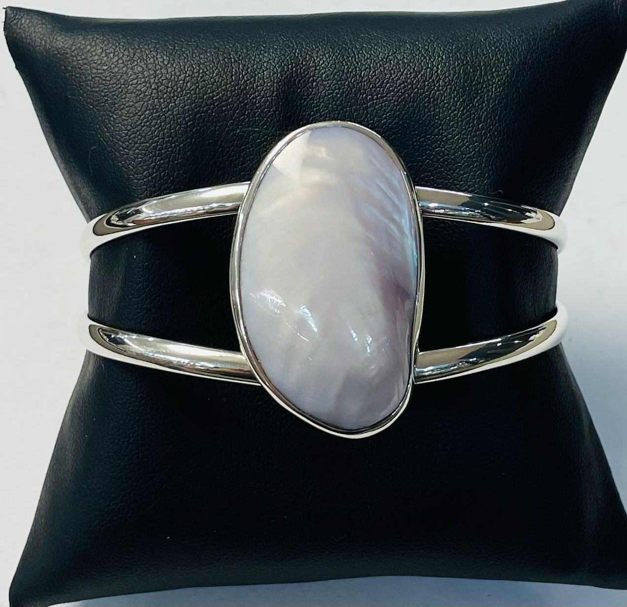 BRAZALETE CON MADRE PERLA EN PLATA LEY 925