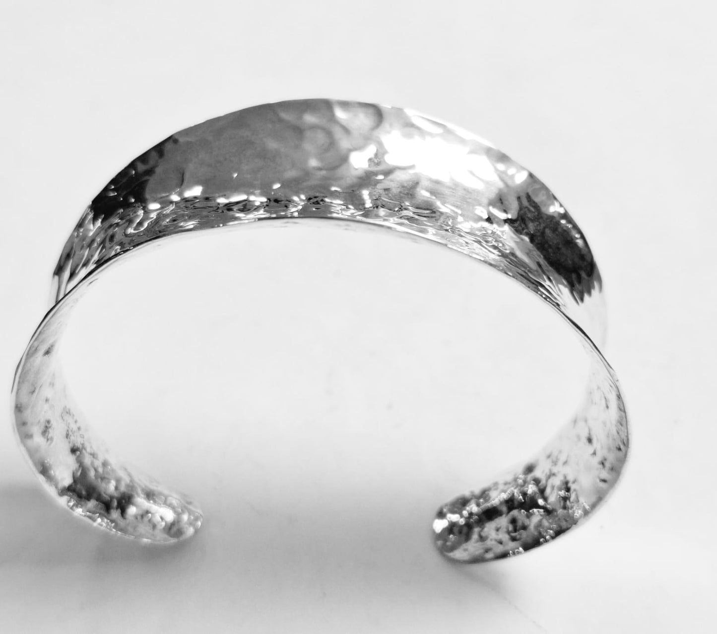 BRAZALETE MARTILLADO EN PLATA LEY 950