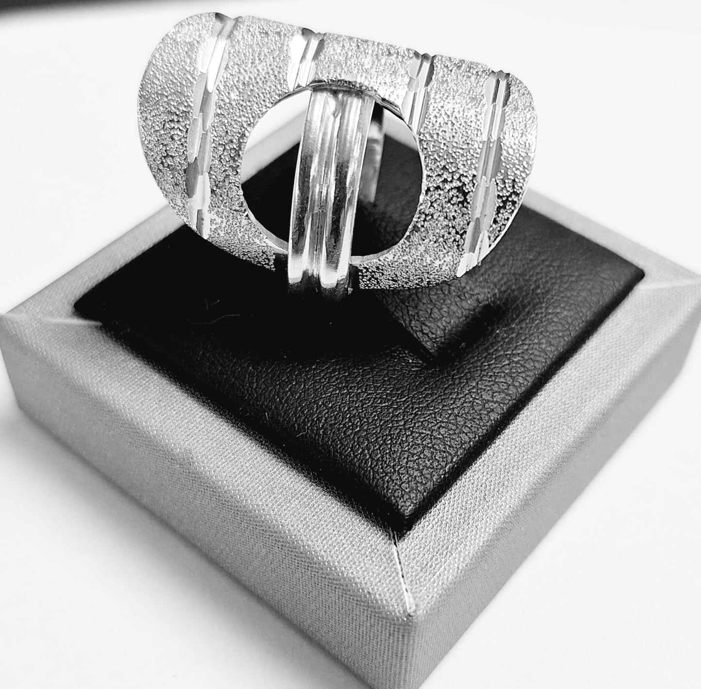 ANILLO DIAMANTADA EN PLATA LEY 925